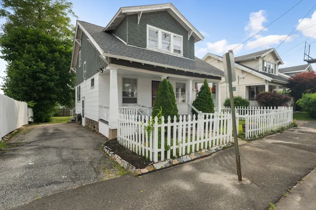 $275,000 | 17 Radcliffe Avenue, Waterbury, CT 06705