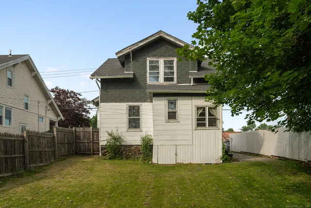 $275,000 | 17 Radcliffe Avenue, Waterbury, CT 06705