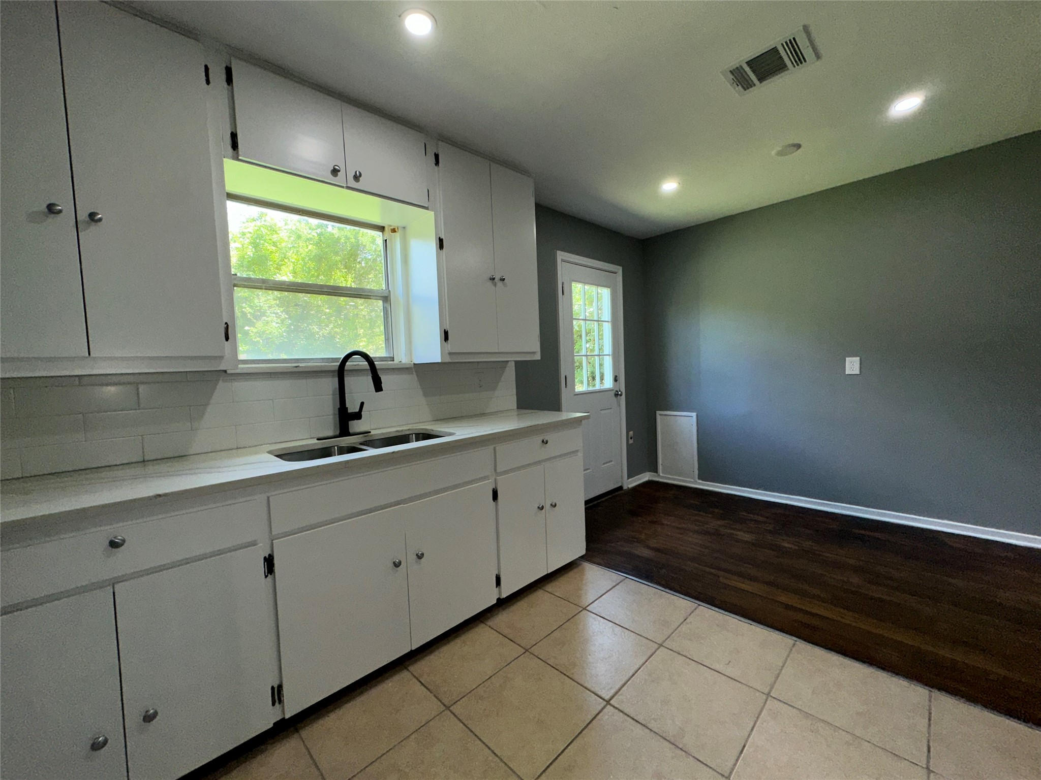 8227 St Lo Road Houston, TX 77033 - Photo 8 of 21