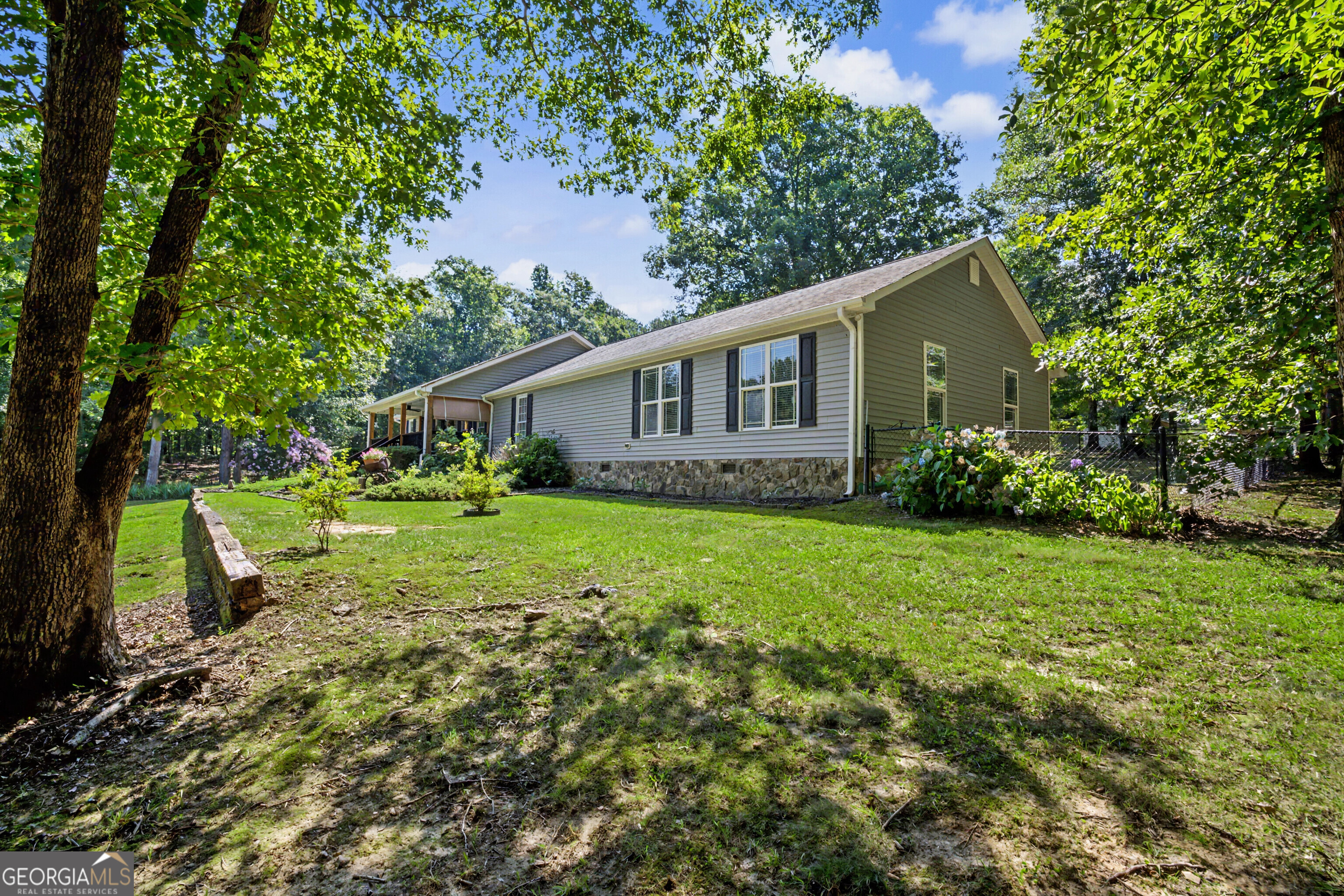 121 Peacock Road Barnesville, GA 30204 - Photo 5 of 61