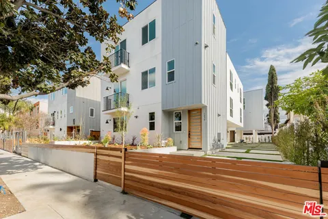 $3,208 | 1238 1/2 North Beachwood Drive, Los Angeles, CA 90038