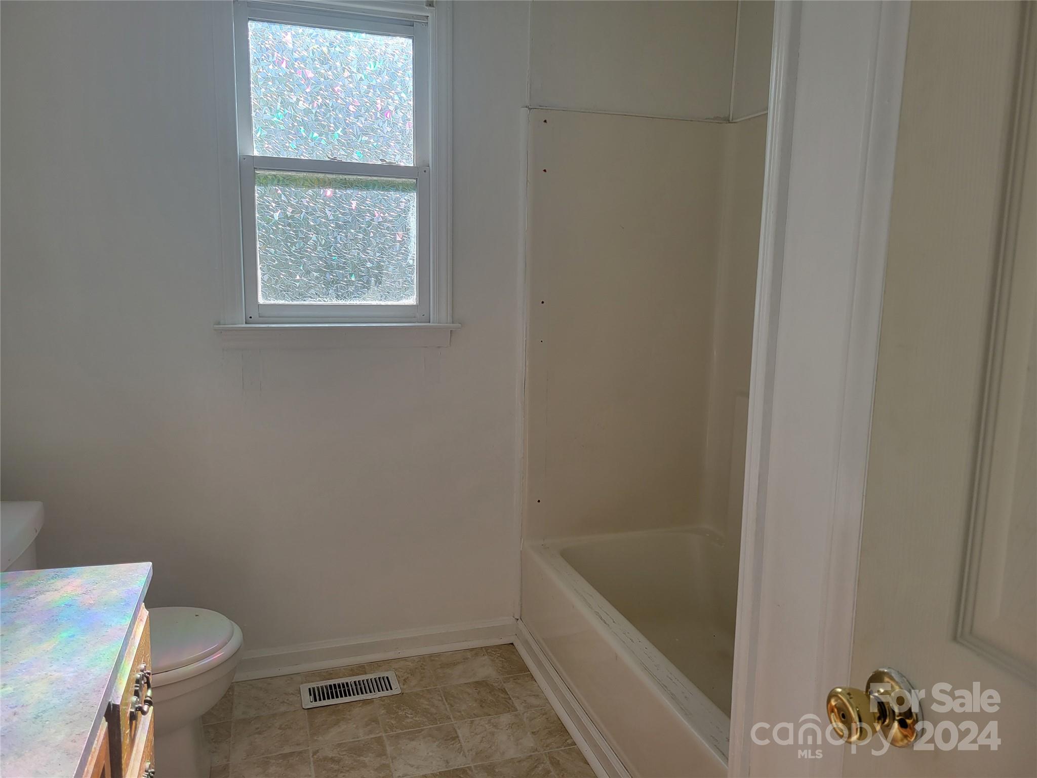 830 Long Branch Road Grover, NC 28073 - Photo 16 of 37 a bathroom with a tub