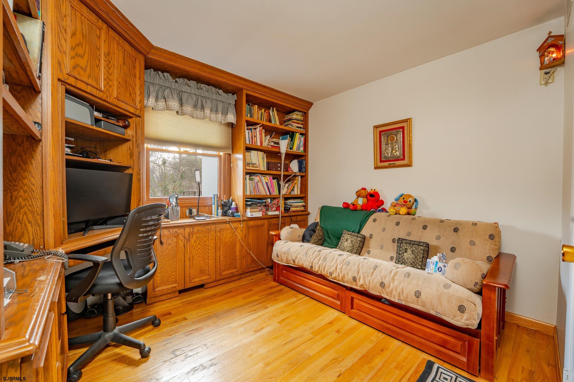 953 Chestnut Avenue Sewell, NJ 08080 - Photo 23 of 76 a living room with furniture and a flat screen tv