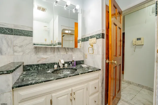 a room with a dresser