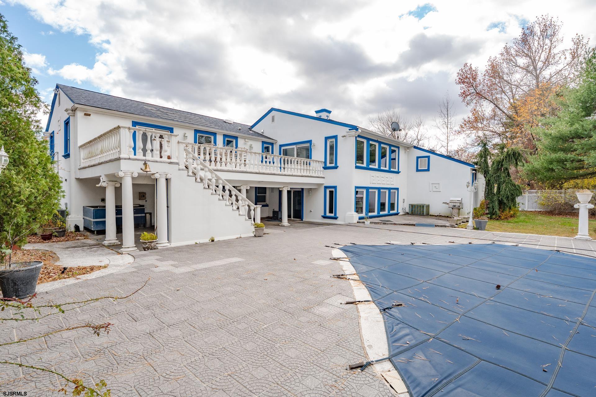 953 Chestnut Avenue Sewell, NJ 08080 - Photo 59 of 76 a front view of a house with a garden
