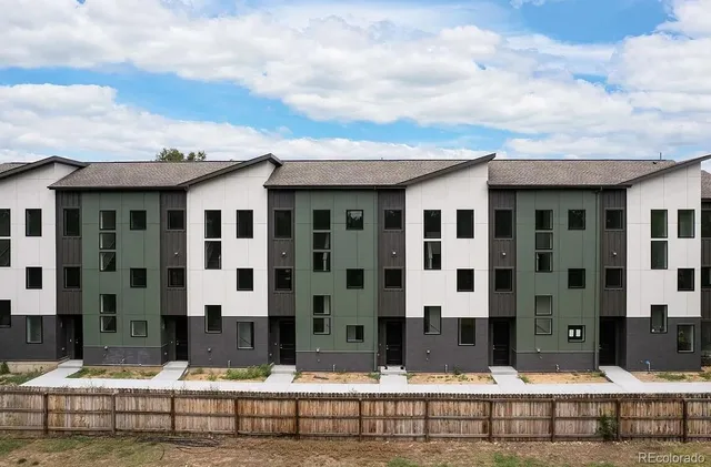 a view of building with a outdoor space