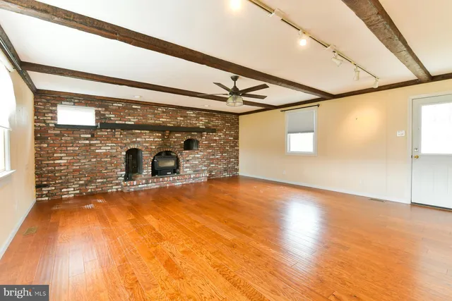 a view of a indoor garage