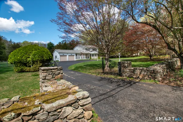 $975,000 | 2010 North Street, Fairfield, CT 06824