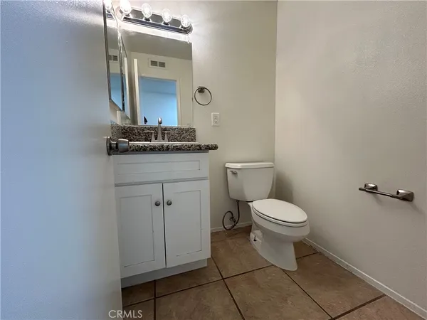 $1,995 | 51049 Eisenhower Drive, Unit 7, La Quinta, CA 92253
