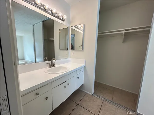 $1,995 | 51049 Eisenhower Drive, Unit 7, La Quinta, CA 92253