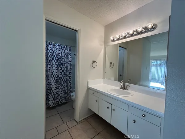 $1,995 | 51049 Eisenhower Drive, Unit 7, La Quinta, CA 92253