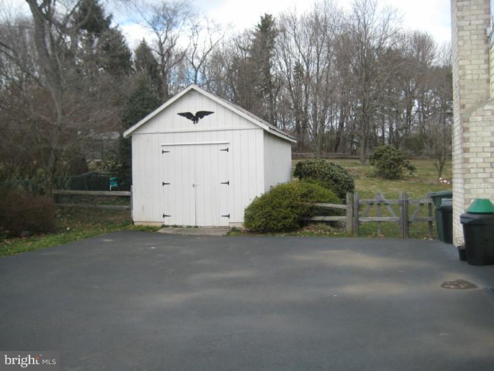 217 Beaver Road Southampton, PA 18966 - Photo 3 of 23 Driveway