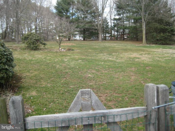 217 Beaver Road Southampton, PA 18966 - Photo 4 of 23 Back Yard