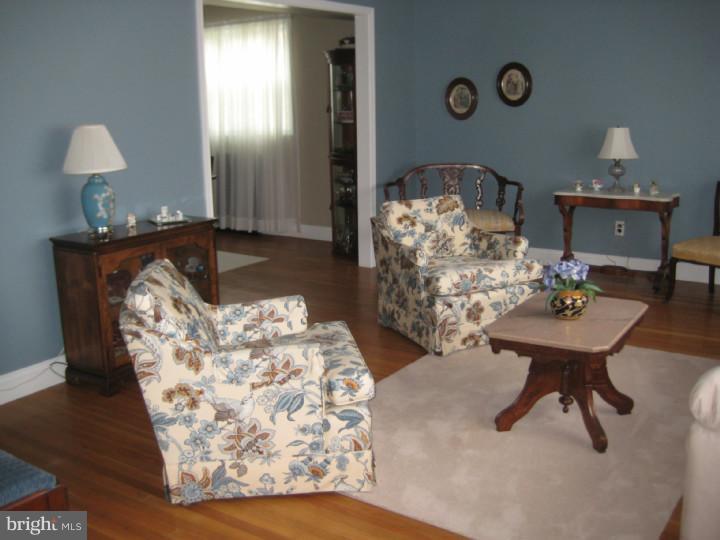 217 Beaver Road Southampton, PA 18966 - Photo 7 of 23 Living Room