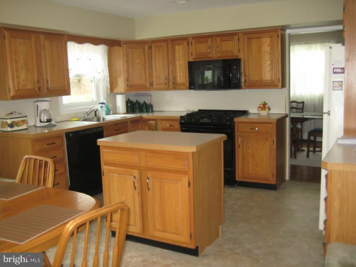 217 Beaver Road Southampton, PA 18966 - Photo 10 of 23 Kitchen