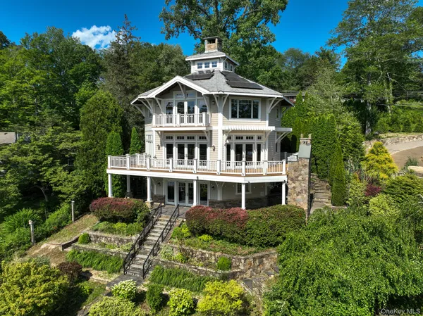 $1,700,000 | 33 Truesdale Lake Drive, South Salem, NY 10590