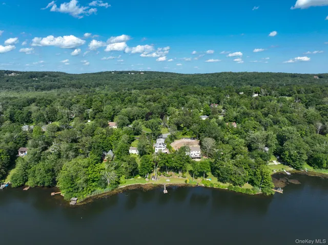 $1,750,000 | 33 Truesdale Lake Drive, South Salem, NY 10590