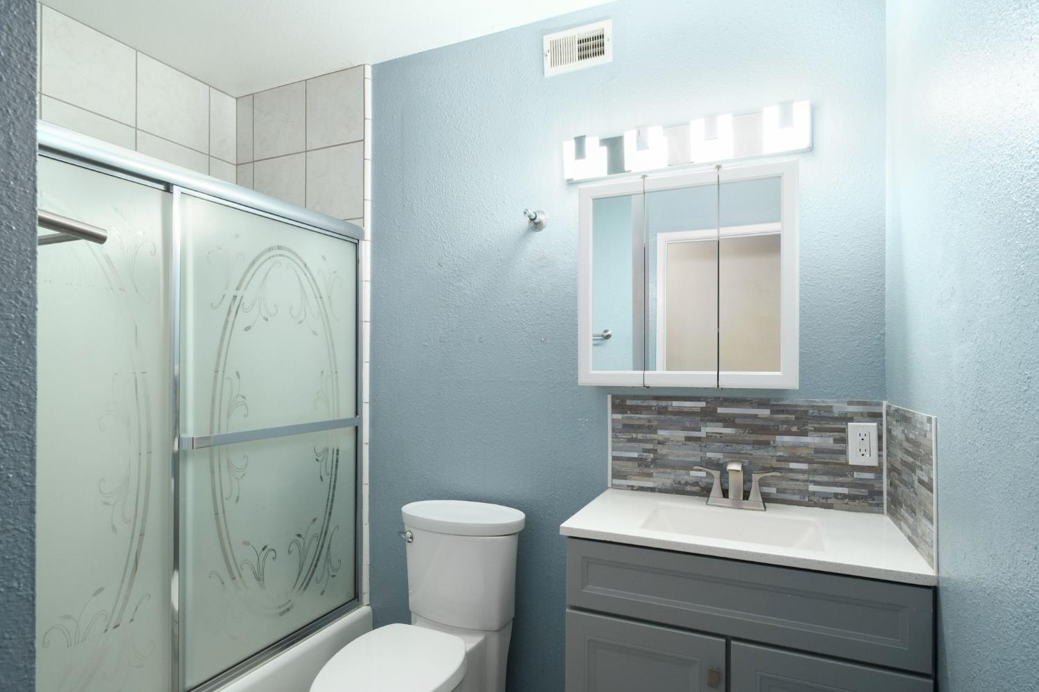 137 West Spruce Avenue Lemoore, CA 93245 - Photo 19 of 25 hall bathroom