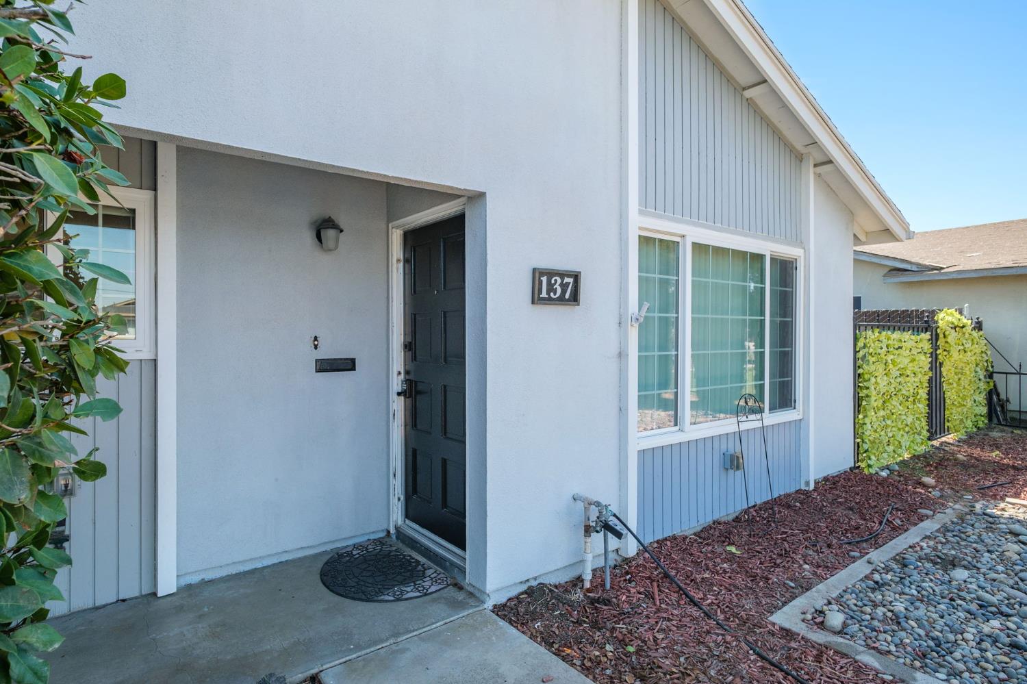 137 West Spruce Avenue Lemoore, CA 93245 - Photo 4 of 25