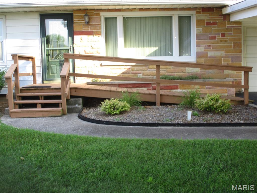 103 Paulette Street Chester, IL 62233 - Photo 3 of 41