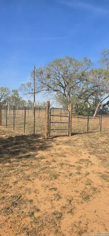 $276,900 | 188 Country View Lane, Floresville, TX 78114