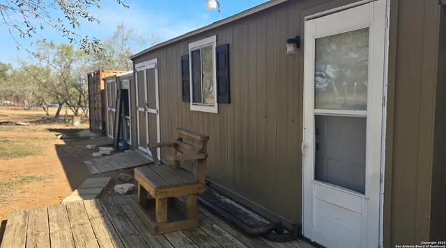 $276,900 | 188 Country View Lane, Floresville, TX 78114