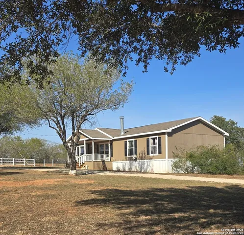 $276,900 | 188 Country View Lane, Floresville, TX 78114