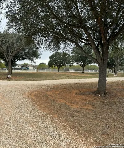 $276,900 | 188 Country View Lane, Floresville, TX 78114