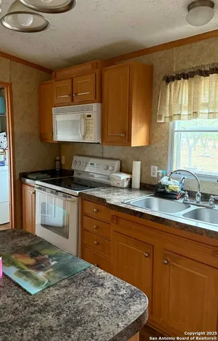 $276,900 | 188 Country View Lane, Floresville, TX 78114