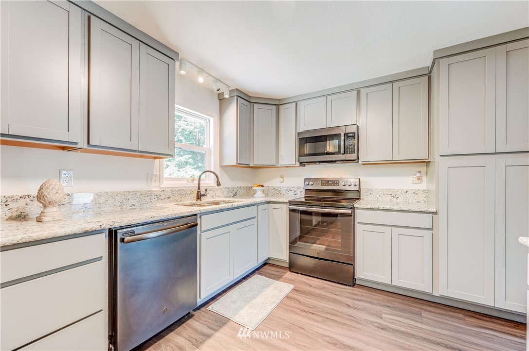 12918 Southeast 186th Street Renton, WA 98058 - Photo 8 of 25 Gallery Image 8