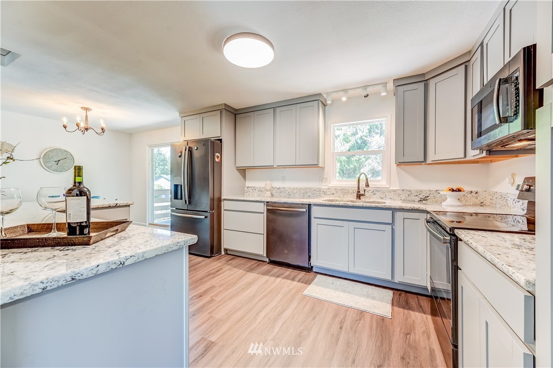 12918 Southeast 186th Street Renton, WA 98058 - Photo 9 of 25 Gallery Image 9