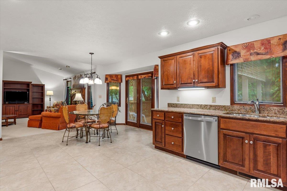 2013 Redlands Drive Springfield, IL 62711 - Photo 13 of 41 Gallery Image 13