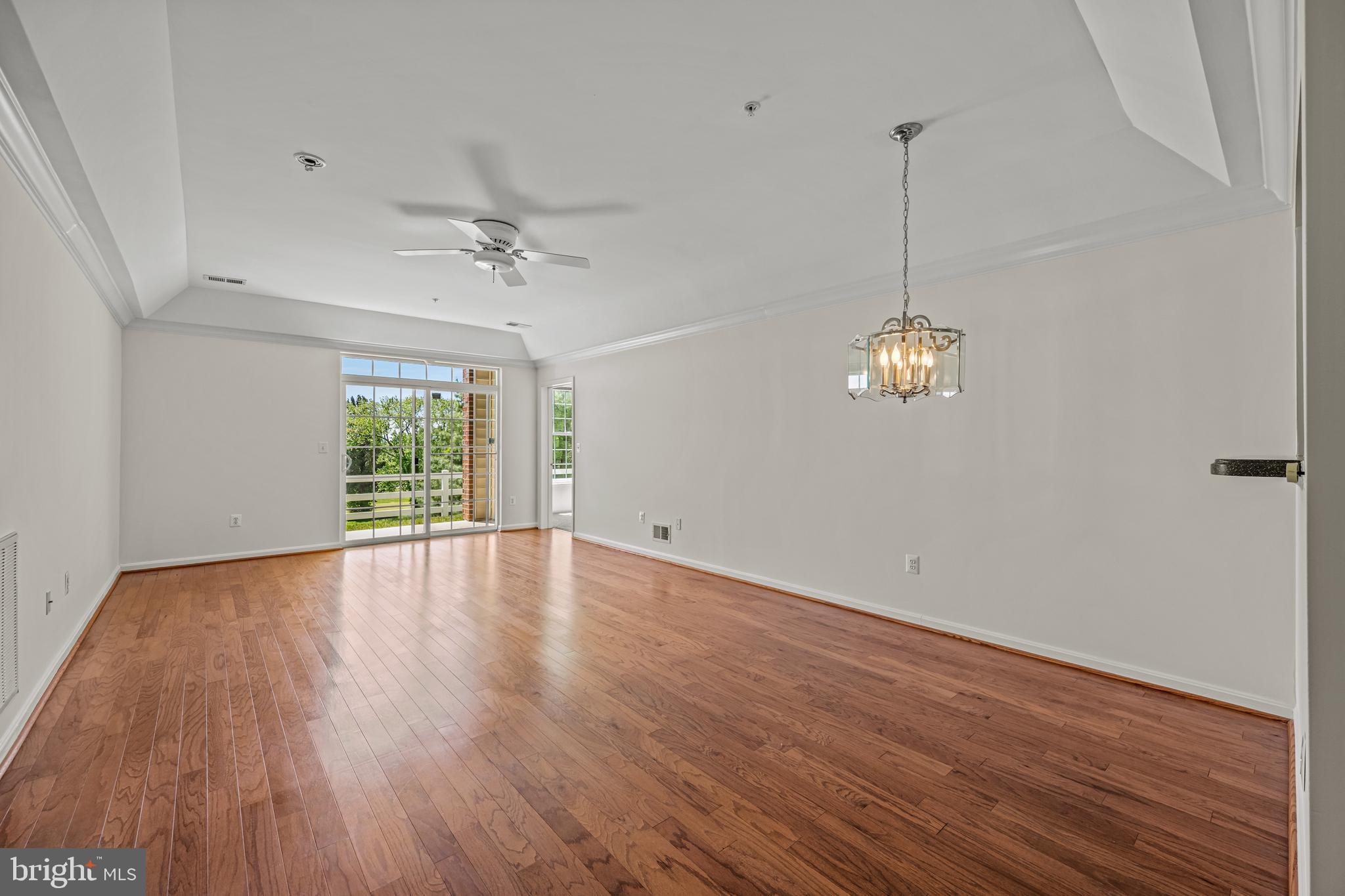 7335 Brookview Road, Unit 104 Elkridge, MD 21075 - Photo 13 of 48 Dining/Living Combo