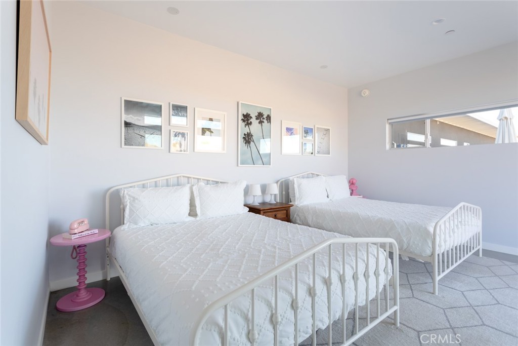 7802 Quail Springs Road Joshua Tree, CA 92252 - Photo 33 of 46 a bedroom with two beds and painted walls