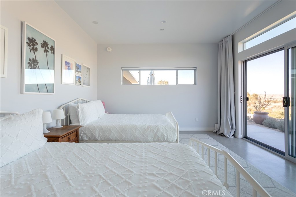 7802 Quail Springs Road Joshua Tree, CA 92252 - Photo 34 of 46 a bedroom with a large bed and a window