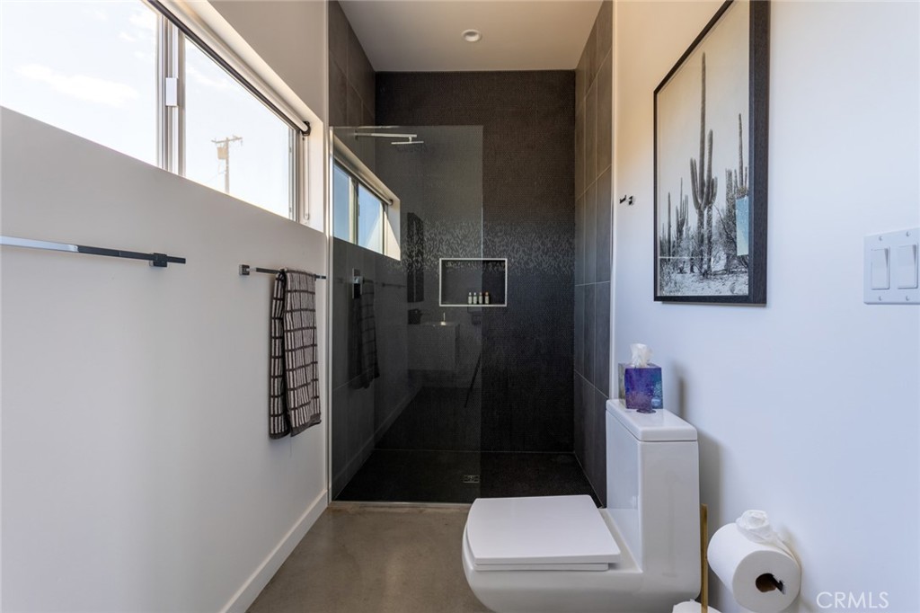 7802 Quail Springs Road Joshua Tree, CA 92252 - Photo 38 of 46 a bathroom with a toilet and a shower