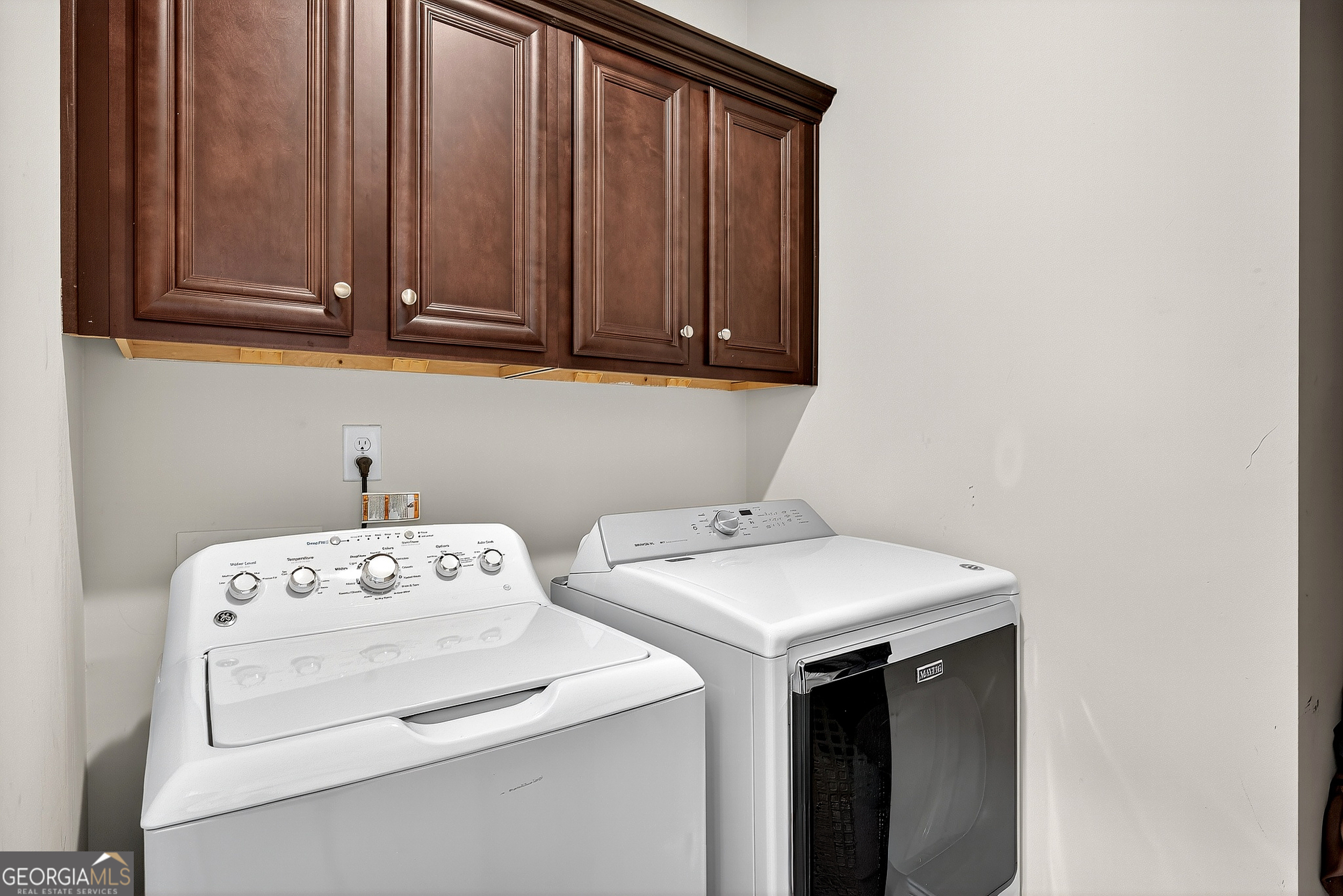 712 Avondale Hills Drive Decatur, GA 30032 - Photo 20 of 29 a utility room with dryer and washer