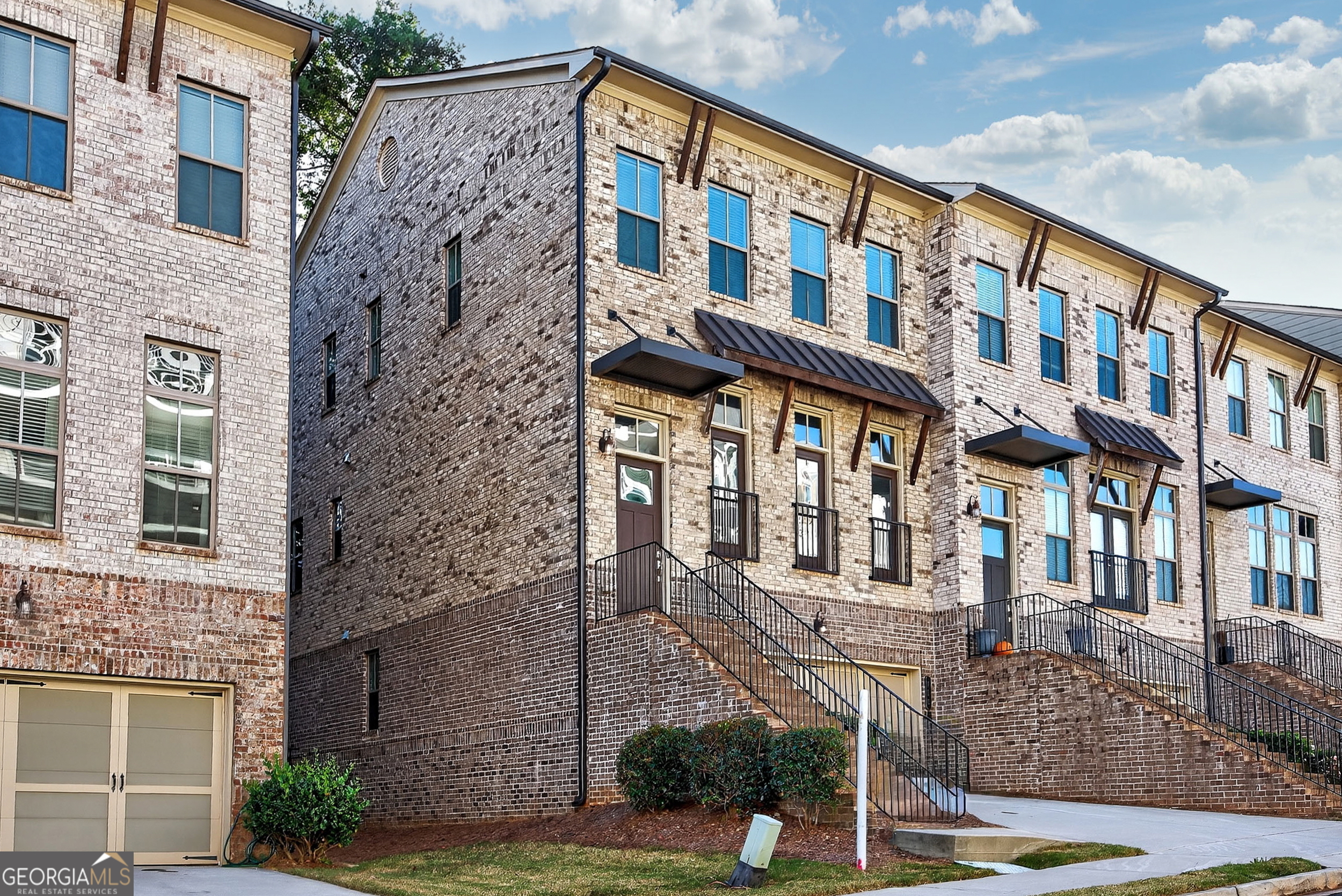 712 Avondale Hills Drive Decatur, GA 30032 - Photo 3 of 29 a front view of a building
