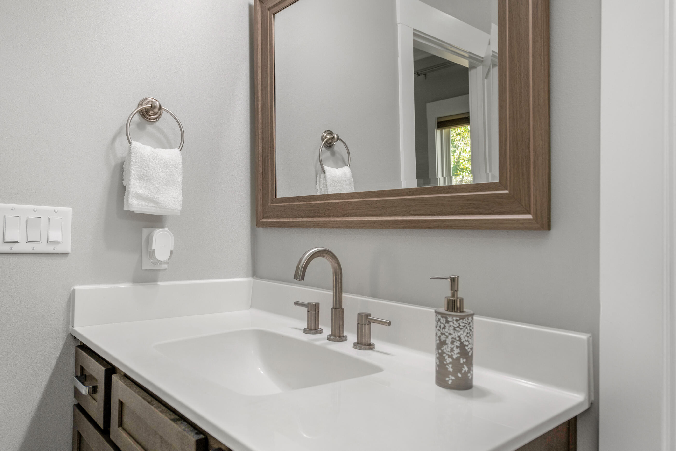 1504 West Ponderosa Road Fort Walton Beach, FL 32547 - Photo 30 of 51 a bathroom with a sink and a mirror