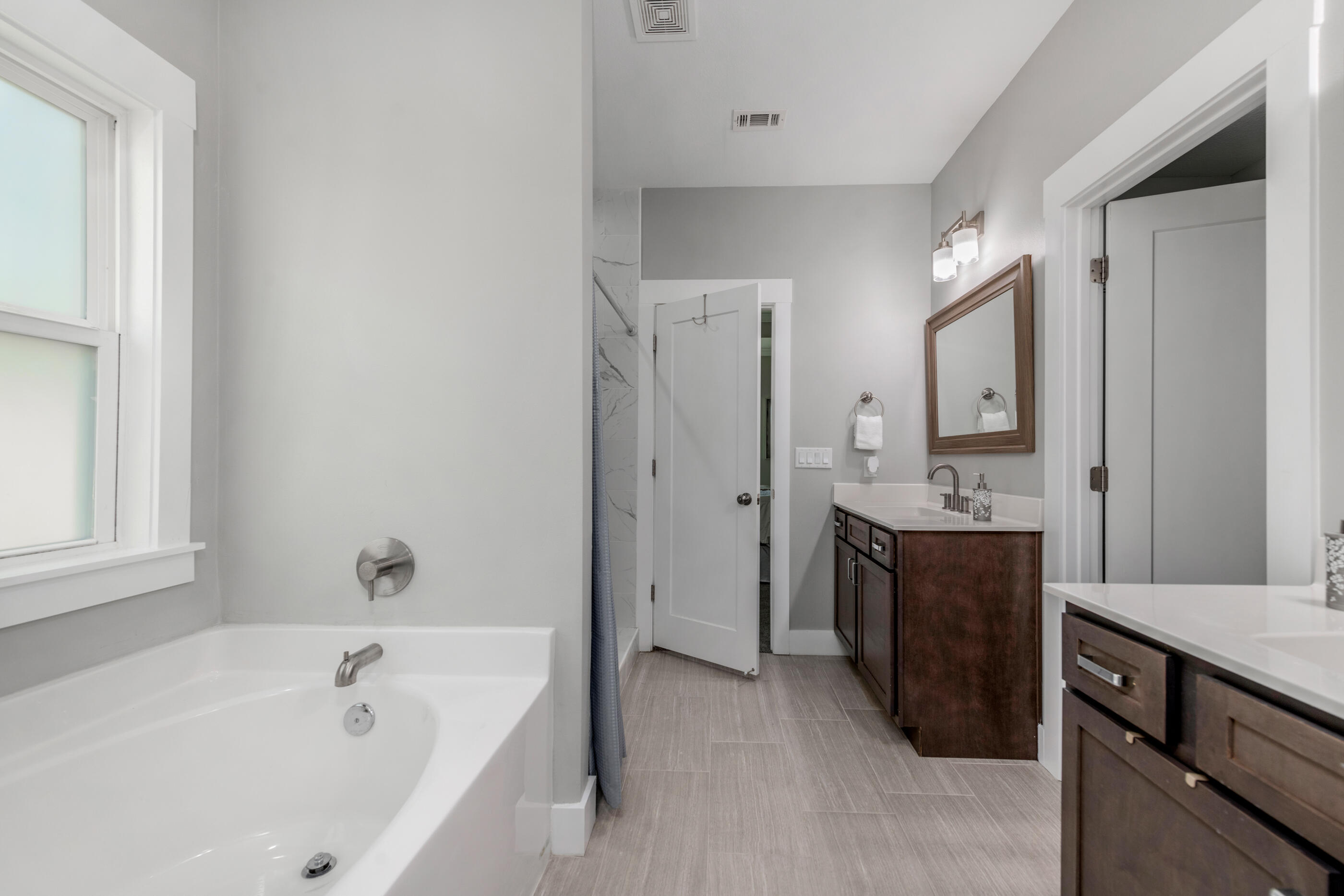 1504 West Ponderosa Road Fort Walton Beach, FL 32547 - Photo 31 of 51 a bathroom with a tub sink and mirror