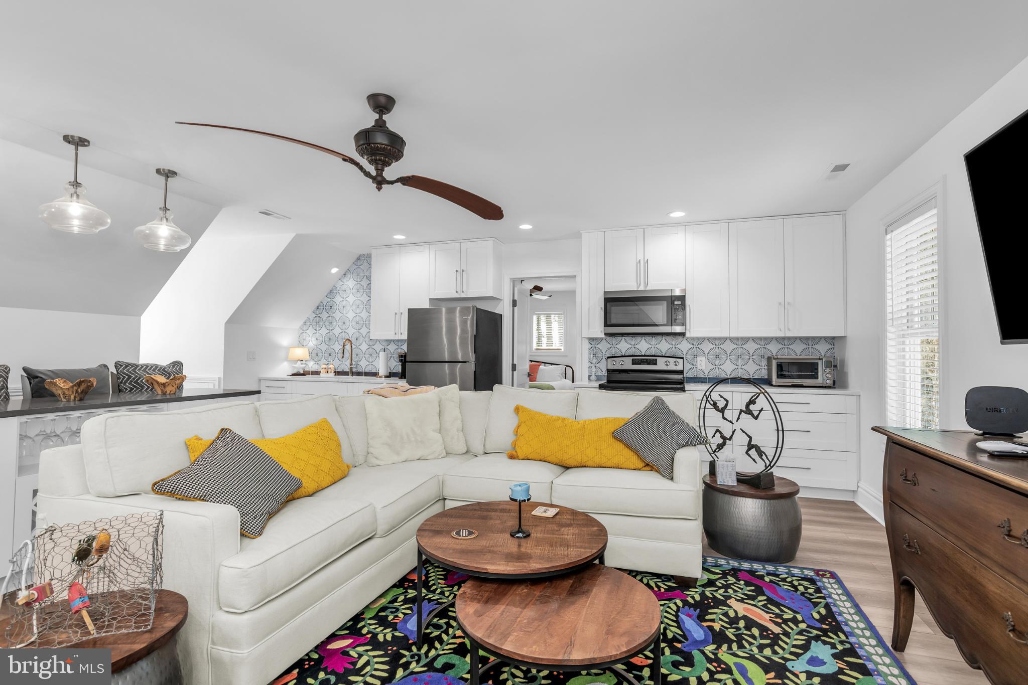 20031 Oakland Farm Road Cape Charles, VA 23310 - Photo 7 of 98 Carriage House chic family room and kitchen