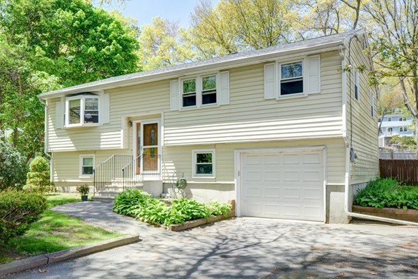 12 Woodbine Road Billerica, MA 01821 - Photo 1 of 26 Gallery Image 1