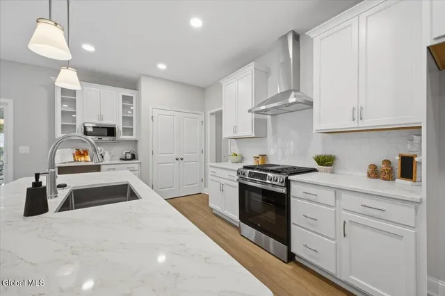 $698,000 | 14 Wellington Court, Clifton Park, NY 12065