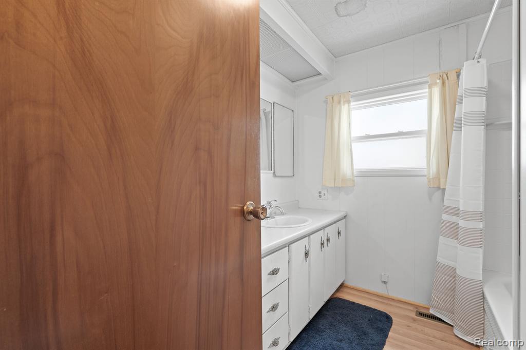 5269 Lakeshore Road Fort Gratiot, MI 48059 - Photo 11 of 30 Gallery Image 11