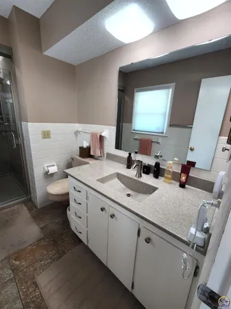 $569,000 | 20 Lakeshore Drive, Emporia, KS 66801