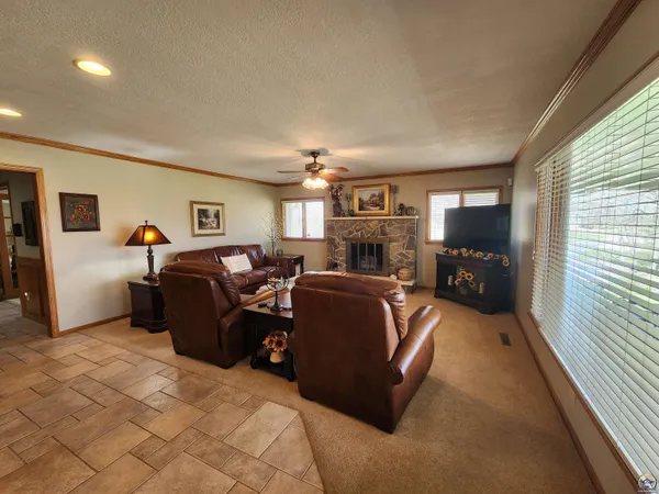 $569,000 | 20 Lakeshore Drive, Emporia, KS 66801