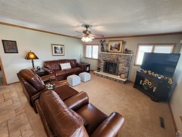 $569,000 | 20 Lakeshore Drive, Emporia, KS 66801