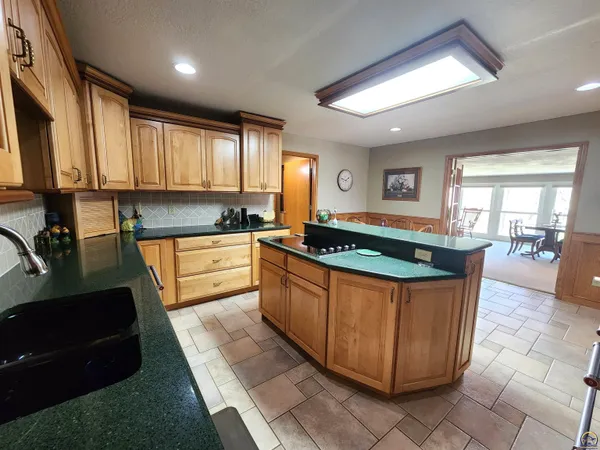 $569,000 | 20 Lakeshore Drive, Emporia, KS 66801