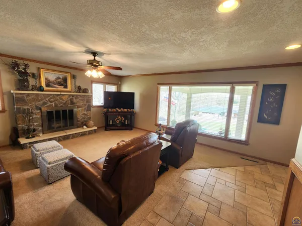 $569,000 | 20 Lakeshore Drive, Emporia, KS 66801