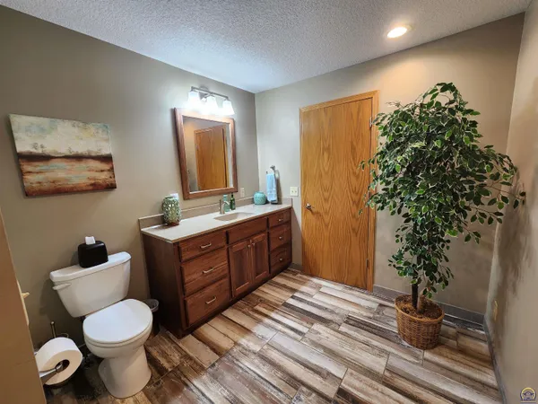 $569,000 | 20 Lakeshore Drive, Emporia, KS 66801